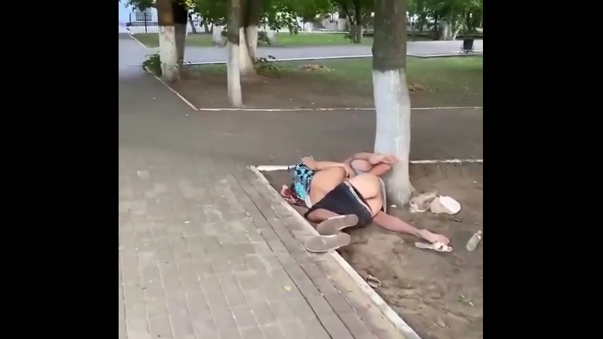 Drunk Couple Fucks in Pushkin Park Downtown by Train Station