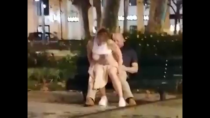 Russian Tourists Fuck on the Street in Rome: Blowjob and Creampie in the Park